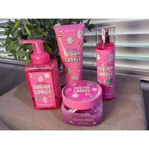Vanilla Sugar Cookie Bundle Gift Set Lotion Soap Spray Scrub Teen  NEW